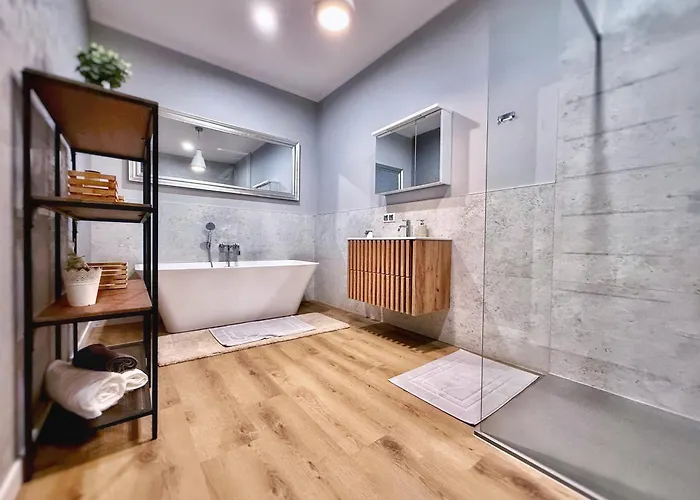 Modern Villa & Private Garden In Warsaw - Fully Renovated 2025