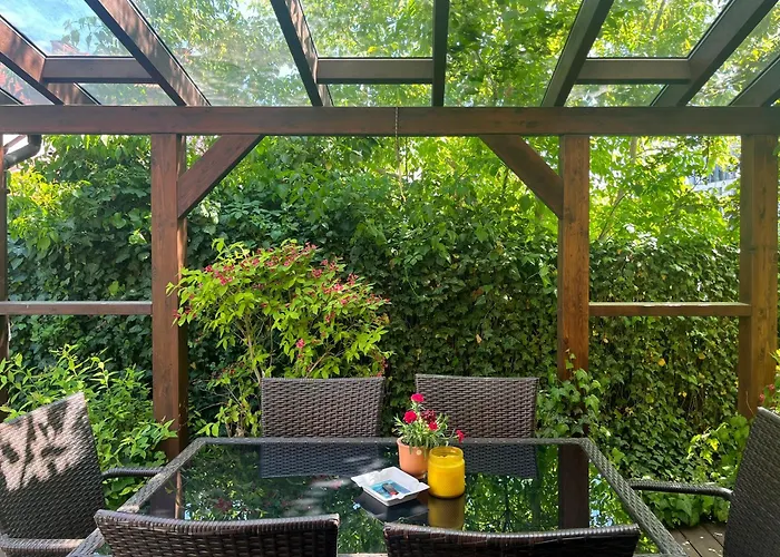 Bright 4 Bedroom House With Living Room, Work Place & Garden Warsaw